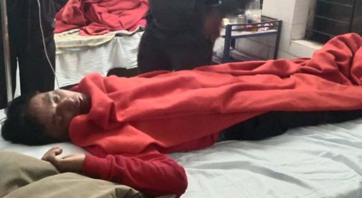 সার সংকটকে কেন্দ্র করে রাণীশংকৈলে কৃষি কর্মকর্তাকে মারধর, ভাঙল দাঁত